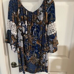 WinWin pinwheel sleeve tunic top